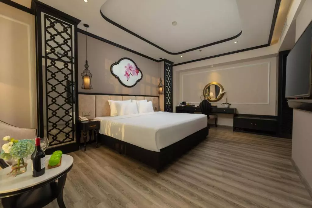 FTE BA DINH HOTEL or similar